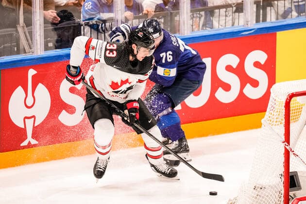 TAMPERE, FINLAND MAY 29 Ryan Graves of Canada L against Jere Sallinen of Finland R during the 2022 IIHF Ice Hockey World Championship match between Finland and Canada at Nokia Arena on May 29, 2022 in Tampere, Finland Tampere Nokia Arena Finland  Copyright: xJustPictures.ch JarixPestelaccix