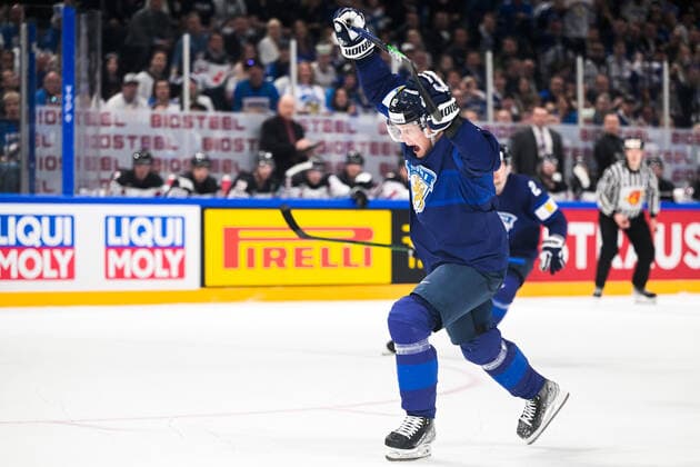 220529 Harri Pesonen of Finland celebrates after 3 1 during the 2022 IIHF Ice Hockey World Championship gold medal game between Finland and Canada on May 29, 2022 in Tampere Photo Maxim Thore BILDBYRAN kod MT MT0408 ishockey ice hockey ishockey vm iihf ice hockey world championship finland kanada canada bbeng celebration jubel,  Copyright: MAXIMxTHORE BB220529MT131