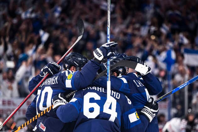 220529 Mikael Granlund of Finland celebrates the 2 1 goal during the 2022 IIHF Ice Hockey World Championship gold medal game between Finland and Canada on May 29, 2022 in Tampere Photo Maxim ThorÃ BILDBYRAN kod MT MT0408 ishockey ice hockey ishockey vm iihf ice hockey world championship finland kanada canada bbeng jubel,  Copyright: MAXIMxTHORE BB220529MT136