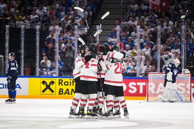 220529 Max Comtois of Canada celebrates with team mates after 3 3 during the 2022 IIHF Ice Hockey World Championship gold medal game between Finland and Canada on May 29, 2022 in Tampere Photo Maxim Thore BILDBYRAN kod MT MT0408 ishockey ice hockey ishockey vm iihf ice hockey world championship finland kanada canada bbeng celebration jubel,  Copyright: MAXIMxTHORE BB220529MT137