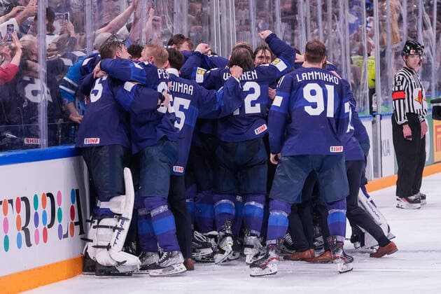 TAMPERE, FINLAND MAY 29 Finland squad is word champion 2022 during the 2022 IIHF Ice Hockey World Championship match between Finland and Canada at Nokia Arena on May 29, 2022 in Tampere, Finland Tampere Nokia Arena Finland  Copyright: xJustPictures.ch JarixPestelaccix