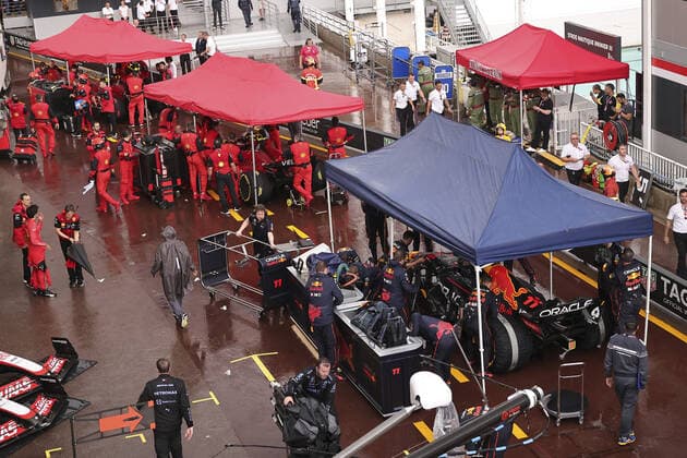 Race stopped, pitlane, during the Formula 1 Grand Prix de Monaco 2022, 7th round of the 2022 FIA Formula One World Championship, WM, Weltmeisterschaft on the Circuit de Monaco, from May 27 to 29, 2022 in Monte-Carlo, Monaco - F1 - MONACO GRAND PRIX 2022 - Race DPPI Panoramic  0012201907967