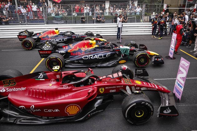 01 VERSTAPPEN Max (nld), Red Bull Racing RB18, action 11 PEREZ Sergio (mex), Red Bull Racing RB18, action 55 SAINZ Carlos (spa), Scuderia Ferrari F1-75, action during the Formula 1 Grand Prix de Monaco 2022, 7th round of the 2022 FIA Formula One World Championship, WM, Weltmeisterschaft on the Circuit de Monaco, from May 27 to 29, 2022 in Monte-Carlo, Monaco - F1 - MONACO GRAND PRIX 2022 - Race DPPI Panoramic 00122019__R5_5344