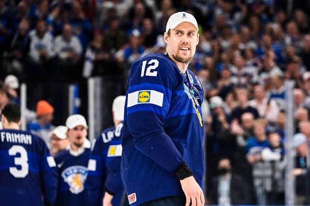 220529 Marko Antilla of Finland celebrates after the 2022 IIHF Ice Hockey World Championship gold medal game between Finland and Canada on May 29, 2022 in Tampere Photo Maxim Thore BILDBYRAN kod MT MT0408 ishockey ice hockey ishockey vm iihf ice hockey world championship finland kanada canada bbeng celebration jubel,  Copyright: MAXIMxTHORE BB220529MT148