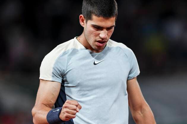 TENNIS - French Open 2022 PARIS,FRANCE,29.MAY.22 - TENNIS - ATP, Tennis Herren World Tour, French Open, Roland Garros, Grand Slam. Image shows the rejoicing of Carlos Alcaraz (ESP).  GEPAxpictures xPatrickxSteiner