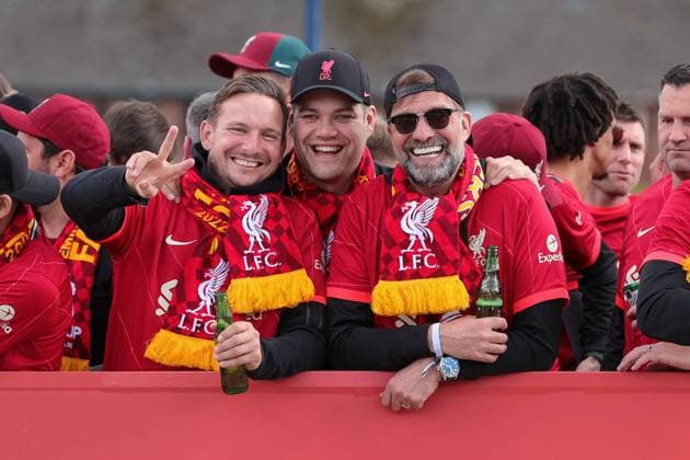 Sport Bilder des Tages Liverpool FC open top bus victory parade through the city Jürgen Klopp manager of Liverpool poses for pictures during the open top bus parade today in Liverpool as the squad return from The Champions League Final in Paris Liverpool Anfield Merseyside United Kingdom Copyright: xJamesxHeaton NewsxImagesx