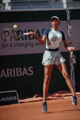 Mathilde NGIJOL CARRE (FRA) contre Olivia CARNEIRO (BRA) TENNIS : Roland Garros Junior 2022 - 30 05 2022 AurelienMorissard Panoramic 