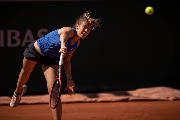 Olivia CARNEIRO (BRA) contre Mathilde NGIJOL CARRE (FRA) TENNIS : Roland Garros Junior 2022 - 30 05 2022 AurelienMorissard Panoramic 
