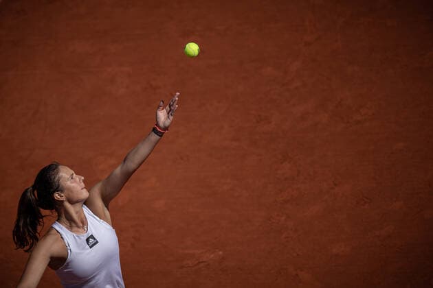 Daria KASATKINA (RUS) contre Camila GIORGI (ITA) TENNIS : Roland Garros 2022 - 1 8e de finale - 30 05 2022 AurelienMorissard Panoramic 