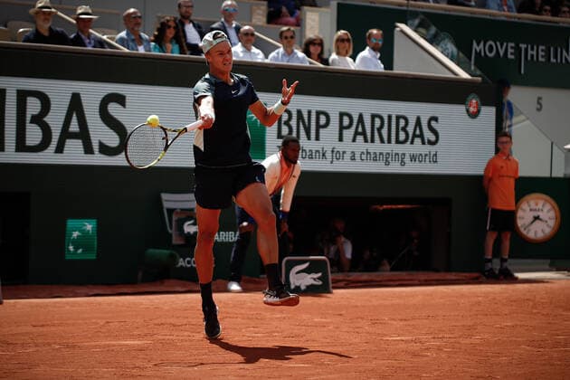 Holger RUNE (DEN) contre Stefanos TSITSIPAS (GRE) TENNIS : Roland Garros 2022 - 1 8e de finale - 30 05 2022 AurelienMorissard Panoramic 