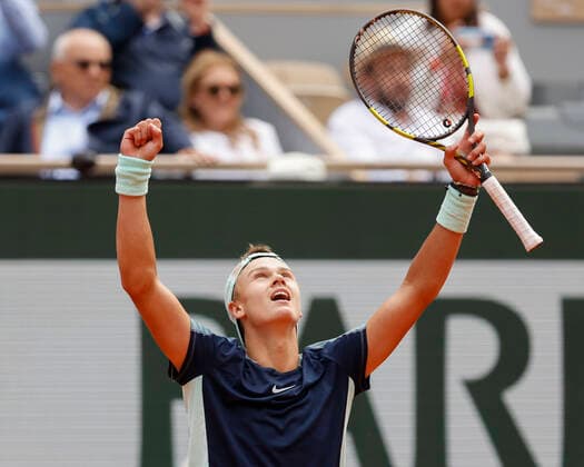 French Open 2022, Holger Rune stretches up his arms and cheers after victory, jubilation, joy, emotion Tennis French Open 2022 Grand Slam ATP WTA ITF Roland Garros Paris France 30 May 2022 Copyright: xJuergenxHasenkopfx
