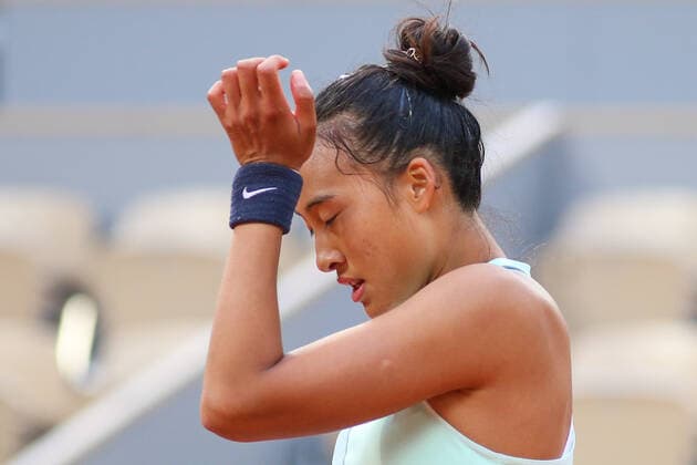 2022 French Open - Day Nine Zheng Qinwen during her match against Iga Swiatek on Philipe Chatrier court in the 2022 French Open 4th Round. Paris France  Copyright: xIbrahimxEzzatx originalFilename:ezzat-notitle220530_npNbw.jpg