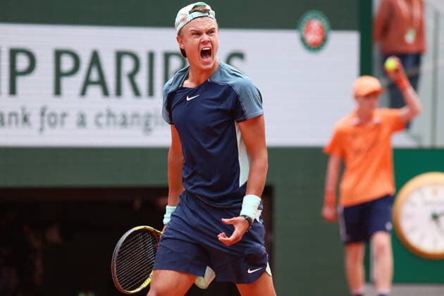 2022 French Open - Day Nine Holger Rune during his match against Stefanos Tsitsipas on Philipe Chatrier court in the 2022 French Open 4th Round. PARIS France  Copyright: xIbrahimxEzzatx originalFilename:ezzat-notitle220530_npM1F.jpg