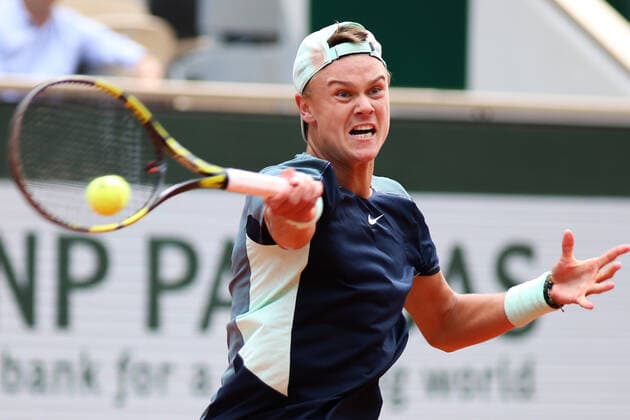 2022 French Open - Day Nine Holger Rune during his match against Stefanos Tsitsipas on Philipe Chatrier court in the 2022 French Open 4th Round. PARIS France  Copyright: xIbrahimxEzzatx originalFilename:ezzat-notitle220530_np8vd.jpg