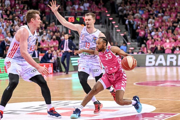 easyCredit BBL, Telekom Baskets Bonn vs Bayern Muenchen Basketball, 30 05 2022 Andreas Obst FC Bayern Munich, 13 , Parker Jackson Cartwright Telekom Baskets Bonn, 33 , easyCredit BBL, Telekom Baskets Bonn vs Bayern Muenchen Basketball on 30 05 2022 at Telekom Dome Bonn, Bonn Nordrhein Westfalen Copyright: xBEAUTIFULxSPORTS Mueller-Laschetx