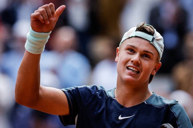 May 30, 2022, Paris, France, France: HOLGER RUNE of Denmark celebrates his victory during the Day nine of Roland-Garros 2022, French Open 2022, Grand Slam tennis tournament at the Roland-Garros stadium. Rune won 7:5, 3:6, 6:3, 6:4. Paris France - ZUMAm308 20220530_zsp_m308_028 Copyright: xMatthieuxMirvillex