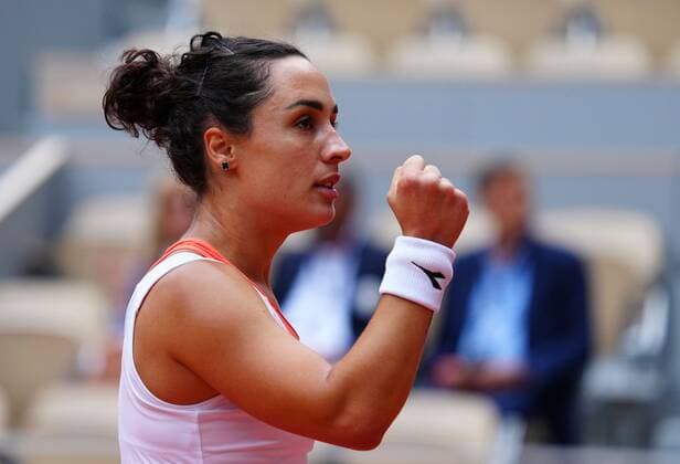 Sport Bilder des Tages Mandatory Credit: Photo by Javier Garcia Shutterstock (12960001c) Martina Trevisan celebrates taking the first set 6-2 French Open Tennis, Day 10, Roland Garros, Paris, France - 31 May 2022 French Open Tennis, Day 10, Roland Garros, Paris, France - 31 May 2022  Copyright: xJavierxGarcia Shutterstockx 12960001c