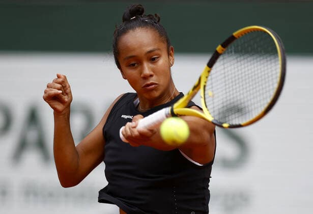 Mandatory Credit: Photo by Ella Ling Shutterstock (12959947o) Leyla Fernandez of Canada in action French Open Tennis, Day 10, Roland Garros, Paris, France - 31 May 2022 French Open Tennis, Day 10, Roland Garros, Paris, France - 31 May 2022  Copyright: xEllaxLing Shutterstockx 12959947o