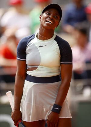 Mandatory Credit: Photo by Ella Ling Shutterstock (12959947bc) Sloane Stephens of USA frustrated French Open Tennis, Day 10, Roland Garros, Paris, France - 31 May 2022 French Open Tennis, Day 10, Roland Garros, Paris, France - 31 May 2022  Copyright: xEllaxLing Shutterstockx 12959947bc
