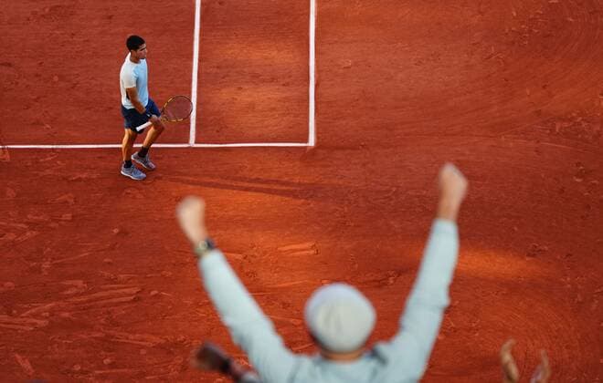 Mandatory Credit: Photo by Javier Garcia Shutterstock (12960001be) Fans on Philippe Chatrier react to Carlos Alcaraz French Open Tennis, Day 10, Roland Garros, Paris, France - 31 May 2022 French Open Tennis, Day 10, Roland Garros, Paris, France - 31 May 2022  Copyright: xJavierxGarcia Shutterstockx 12960001be