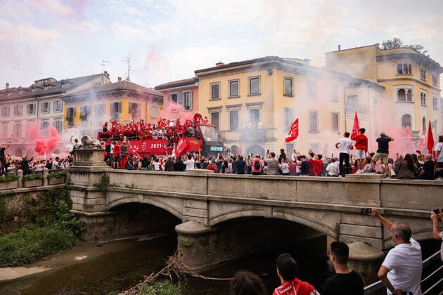 Photo Alessandro Bremec LaPresse May 31, 2022 Monza, Italy Soccer Berlusconi s Monza promoted to Serie A for first time in club history.In the pic: The AC Monza squad during the open top bus parade through the city Foto Alessandro Bremec LaPresse 31 Maggio, 2022 Monza, Italia Sport Calcio Monza in Serie A, la festa in citt& xe0; con il passaggio del pullman scoperto Nella foto: Il pullman scoperto per le vie della citt& xe0; fino a raggiungere lo stadio per la premiazione Photo Alessandro Bremec LaPresse May 31, 2022 Monza, Italy Sport Soccer Berlusconi s Monza promoted to Serie A for first time in club history. In the pic: The AC Monza squad during the open top bus parade through the city Foto Alessandro Bremec LaPresse 31 Maggio, 2022 Monza, Italia News Il pullman del Monza per le vie del centro dopo la promozione in Serie A. Nella foto: Il pullman per la FestA Promozione del Monza Photo Alessandro Bremec LaPresse May 31, 2022 Monza, Italy News The Monza bus through the streets of the center after the promotion to Serie A. In the photo: The bus for the Monza Promotion Fest Copyright: xAlessandroxBremec LaPressex