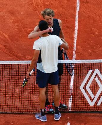 Mandatory Credit: Photo by Javier Garcia Shutterstock (12960001bi) Carlos Alcaraz and Alexander Zverev exchange words at the net after the german went through in four sets French Open Tennis, Day 10, Roland Garros, Paris, France - 31 May 2022 French Open Tennis, Day 10, Roland Garros, Paris, France - 31 May 2022  Copyright: xJavierxGarcia Shutterstockx 12960001bi