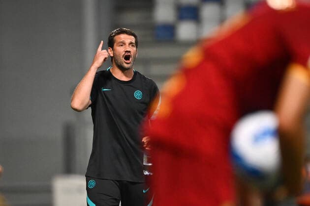 Photo Massimo Paolone LaPresse May 31, 2022 Reggio Emilia, Italy soccer Roma vs Inter - Italian Football Championship Primavera TIMVISION 2021 2022 - Mapei stadium In the pic: Cristian Chivu (F.C.Internazionale) shouts instructions to his players  Copyright: xMassimoxPaolone LaPressex