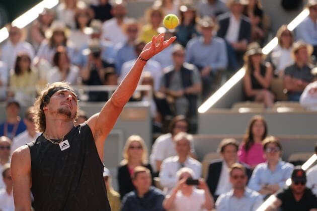 June 1, 2022, PARIS, France: ALEXANDER SVEREV of Germany return the ball to CARLOS ALCARAZ of Spain during the Quarter final of the French Open 2022, Grand Slam tennis tournament at the Roland Garros Stadium - Paris France..Alexander Sverev won : 6:4 6:4 4:6 7:6 PARIS France - ZUMAp119 20220601_zaf_p119_007 Copyright: xPierrexSteveninx