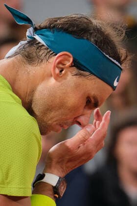 (220601) -- PARIS, June 1, 2022 -- Rafael Nadal reacts during the men s singles quarterfinal between Serbia s Novak Djokovic and Spain s Rafael Nadal at the French Open tennis tournament at Roland Garros in Paris, France, June 1, 2022. ) (SP)FRANCE-PARIS-TENNIS-ROLAND GARROS-FRENCH OPEN-MEN S SINGLES QUARTERFINAL MengxDingbo 
