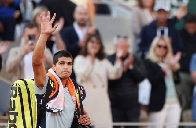 (220601) -- PARIS, June 1, 2022 -- Carlos Alcaraz waves to spectators after the men s singles quarterfinal between Germany s Alexander Zverev and Spain s Carlos Alcaraz at the French Open tennis tournament at Roland Garros in Paris, France, May 31, 2022. ) (SP)FRANCE-PARIS-TENNIS-ROLAND GARROS-FRENCH OPEN-MEN S SINGLES QUARTERFINAL GaoxJing 