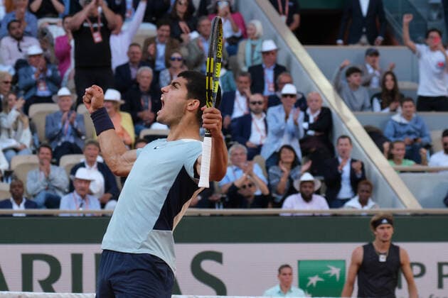 (220601) -- PARIS, June 1, 2022 -- Carlos Alcaraz reacts during the men s singles quarterfinal between Germany s Alexander Zverev and Spain s Carlos Alcaraz at the French Open tennis tournament at Roland Garros in Paris, France, May 31, 2022. ) (SP)FRANCE-PARIS-TENNIS-ROLAND GARROS-FRENCH OPEN-MEN S SINGLES QUARTERFINAL MengxDingbo 