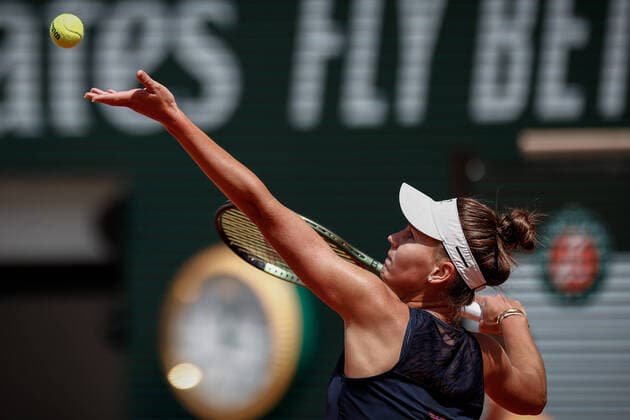 Sport Bilder des Tages Veronika KUDERMETOVA (RUS) contre Daria KASATKINA (RUS) TENNIS : Roland Garros 2022 - 1 4e de finale - 01 06 2022 AurelienMorissard Panoramic 