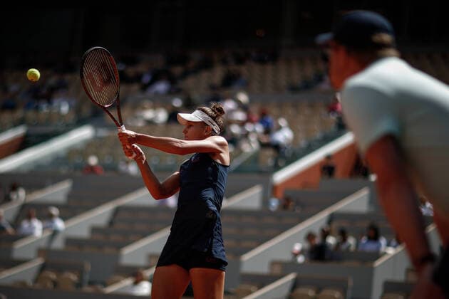 Veronika KUDERMETOVA (RUS) contre Daria KASATKINA (RUS) TENNIS : Roland Garros 2022 - 1 4e de finale - 01 06 2022 AurelienMorissard Panoramic 