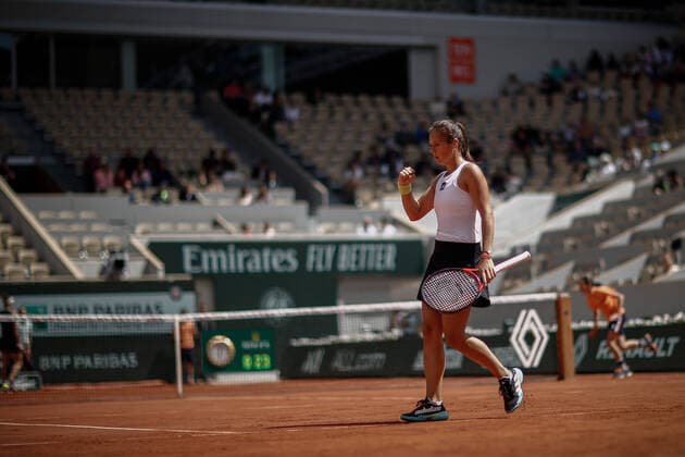 Daria KASATKINA (RUS) contre Veronika KUDERMETOVA (RUS) TENNIS : Roland Garros 2022 - 1 4e de finale - 01 06 2022 AurelienMorissard Panoramic 