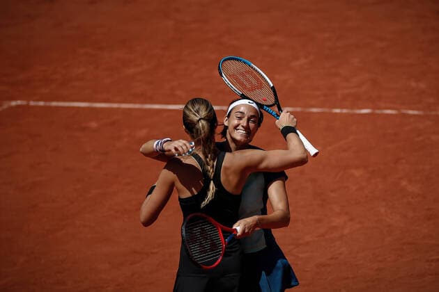 Caroline GARCIA (FRA) et Kristina MLADENOVIC (FRA) contre Yifan XU (CHN) et Zhaoxuan YANG (CHN) TENNIS : Roland Garros 2022 - Double Dames - 1 4 de finale - 01 06 2022 AurelienMorissard Panoramic 
