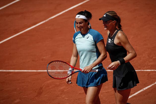 Caroline GARCIA (FRA) et Kristina MLADENOVIC (FRA) contre Yifan XU (CHN) et Zhaoxuan YANG (CHN) TENNIS : Roland Garros 2022 - Double Dames - 1 4 de finale - 01 06 2022 AurelienMorissard Panoramic 
