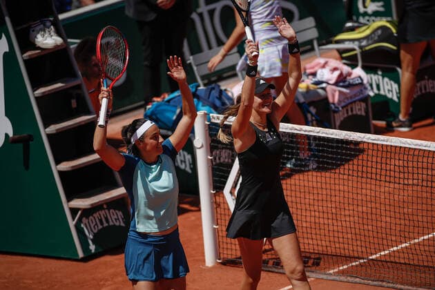 Caroline GARCIA (FRA) et Kristina MLADENOVIC (FRA) contre Yifan XU (CHN) et Zhaoxuan YANG (CHN) TENNIS : Roland Garros 2022 - Double Dames - 1 4 de finale - 01 06 2022 AurelienMorissard Panoramic 