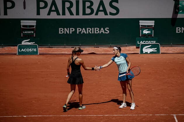 Caroline GARCIA (FRA) et Kristina MLADENOVIC (FRA) contre Yifan XU (CHN) et Zhaoxuan YANG (CHN) TENNIS : Roland Garros 2022 - Double Dames - 1 4 de finale - 01 06 2022 AurelienMorissard Panoramic 