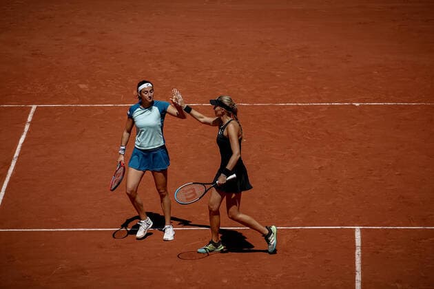 Caroline GARCIA (FRA) et Kristina MLADENOVIC (FRA) contre Yifan XU (CHN) et Zhaoxuan YANG (CHN) TENNIS : Roland Garros 2022 - Double Dames - 1 4 de finale - 01 06 2022 AurelienMorissard Panoramic 