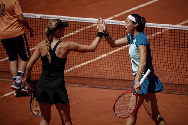 Caroline GARCIA (FRA) et Kristina MLADENOVIC (FRA) contre Yifan XU (CHN) et Zhaoxuan YANG (CHN) TENNIS : Roland Garros 2022 - Double Dames - 1 4 de finale - 01 06 2022 AurelienMorissard Panoramic 