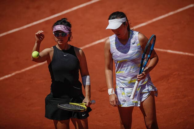 Yifan XU (CHN) et Zhaoxuan YANG (CHN) contre Caroline GARCIA (FRA) et Kristina MLADENOVIC (FRA) TENNIS : Roland Garros 2022 - Double Dames - 1 4 de finale - 01 06 2022 AurelienMorissard Panoramic 