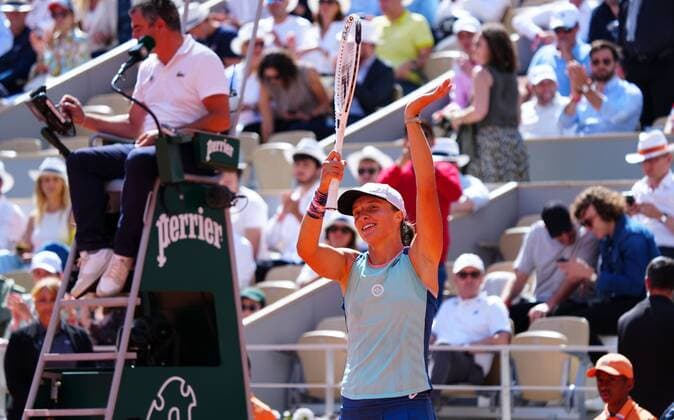 Mandatory Credit: Photo by Javier Garcia Shutterstock (12960004o) Iga Swiatek celebrates reaching the semi final French Open Tennis, Day 11, Roland Garros, Paris, France - 01 Jun 2022 French Open Tennis, Day 11, Roland Garros, Paris, France - 01 Jun 2022  Copyright: xJavierxGarcia Shutterstockx 12960004o