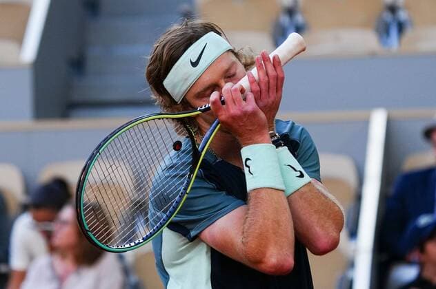 Mandatory Credit: Photo by Javier Garcia Shutterstock (12960004aa) Andrey Rublev reacts French Open Tennis, Day 11, Roland Garros, Paris, France - 01 Jun 2022 French Open Tennis, Day 11, Roland Garros, Paris, France - 01 Jun 2022  Copyright: xJavierxGarcia Shutterstockx 12960004aa