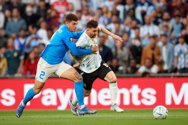 Italy v Argentina - Finalissima 2022 Lionel Messi (Paris Saint-Germain) of Argentina and Giovanni Di Lorenzo (SSC Napoli) of Italy compete for the ball during the Finalissima 2022 match between Argentina and Italy at Wembley Stadium on June 1, 2022 in London, England. London England United Kingdom  Copyright: xJosexBretonx originalFilename:breton-italyvar220601_npej2.jpg