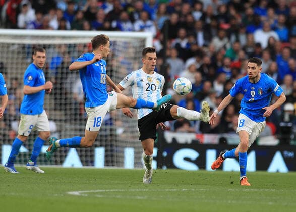 1st June 2022; Wembley Stadium, London, England : CONBEMOL-UEFA CHAMPIONS CUP - FINALISSIMA, Italy versus Argentina: Nicolo Barella of Italy challenges Giovani Lo Celso of Argentina  ActionPlus12395597 JohnxPatrickxFletcher