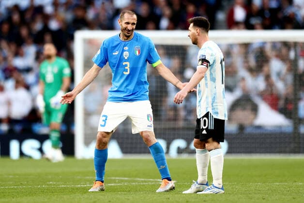 Mandatory Credit: Photo by James Marsh Shutterstock (12964971ak) Giorgio Chiellini of Italy and Lionel Messi of Argentina speak. Argentina v Italy, UEFA Finalissima 2022, Football, Wembley Stadium, London, UK - 01 Jun 2022 Argentina v Italy, UEFA Finalissima 2022, Football, Wembley Stadium, London, UK - 01 Jun 2022 Copyright: xJamesxMarsh Shutterstockx 12964971ak