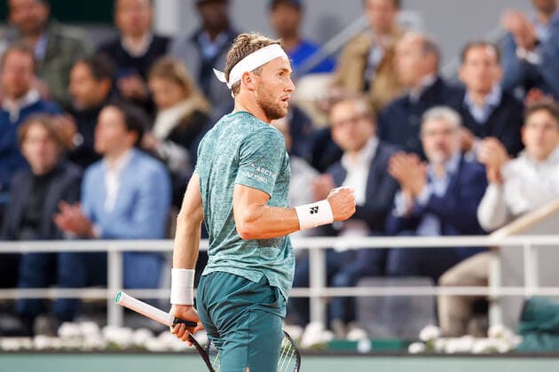 01 06 2022, Tennis, French Open 2022 Roland Garros, FRA, Paris, Roland Garros Picture v l Casper Ruud NOR cheers Copyright: HMBxMedia AntonioxBorga