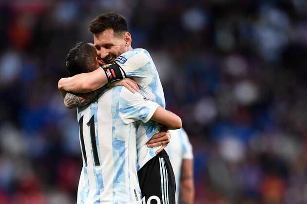 Italy v Argentina - Finalissima 2022 Angel Di Maria (Paris Saint-Germain) of Argentina celebrates with Lionel Messi (Paris Saint-Germain) after scoring his sides first goal during the Finalissima 2022 match between Argentina and Italy at Wembley Stadium on June 1, 2022 in London, England. London England United Kingdom  Copyright: xJosexBretonx originalFilename:breton-italyvar220601_npeqG.jpg
