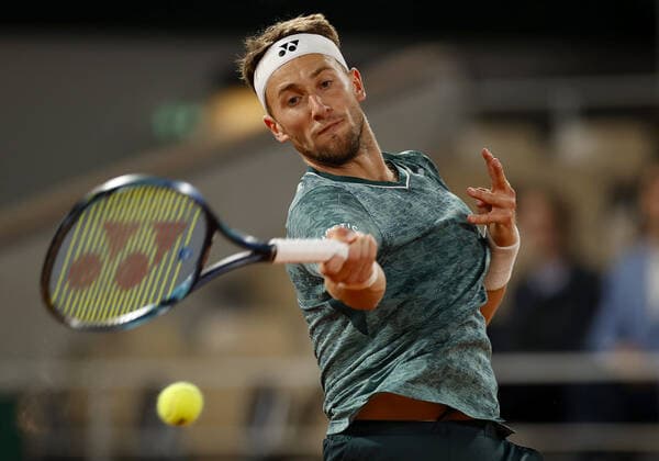 Mandatory Credit: Photo by Ella Ling Shutterstock (12959948do) Casper Ruud of Norway in action French Open Tennis, Day 11, Roland Garros, Paris, France - 01 Jun 2022 French Open Tennis, Day 11, Roland Garros, Paris, France - 01 Jun 2022  Copyright: xEllaxLing Shutterstockx 12959948do
