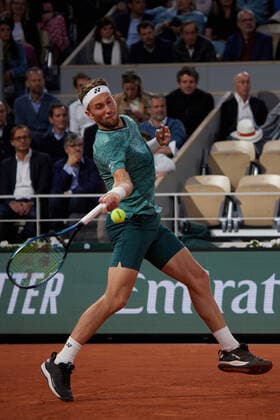 (220602) -- PARIS, June 2, 2022 -- Casper Ruud returns a shot during the men s singles quarterfinal between Casper Ruud of Norway and Holger Rune of Denmark at the French Open tennis tournament at Roland Garros in Paris, France, June 1, 2022. ) (SP)FRANCE-PARIS-TENNIS-ROLAND GARROS-FRENCH OPEN-MEN S SINGLES QUARTERFINAL MengxDingbo 